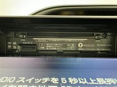 【大画面ナビ】人気の大型１０．５インチナビを装備。存在感のある大画面はインパクトも大！ナビ利用時のマップ表示は見やすく、テレビやＤＶＤは臨場感がアップ！いつものドライブがグッと楽しくなります。 3