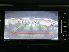 【バックカメラ】駐車時に後方がリアルタイム映像で確認できます。大型商業施設や立体駐車場での駐車時や、夜間のバック時に大活躍！運転スキルに関わらず、今や必須となった装備のひとつです！ 3