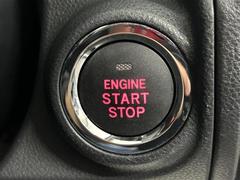 【プッシュスタート】スマートキーを持っているだけ、鍵を差し込むことなく、ボタンを押すだけでエンジン始動や停止を行うことができます。 5