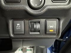 【プッシュスタート】スマートキーを持っているだけ、鍵を差し込むことなく、ボタンを押すだけでエンジン始動や停止を行うことができます。 7