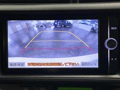 【バックカメラ】駐車時に後方がリアルタイム映像で確認できます。大型商業施設や立体駐車場での駐車時や、夜間のバック時に大活躍！運転スキルに関わらず、今や必須となった装備のひとつです！ 4