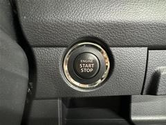 【プッシュスタート】スマートキーを持っているだけ、面倒な鍵を差し込むことなく、ボタンを押すだけでエンジン始動や停止を行うことができます。 7