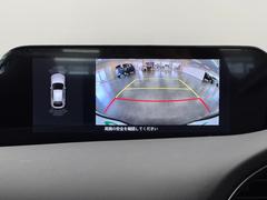 【バックカメラ】駐車時に後方がリアルタイム映像で確認できます。大型商業施設や立体駐車場での駐車時や、夜間のバック時に大活躍！運転スキルに関わらず、今や必須となった装備のひとつです！ 3