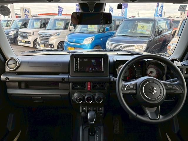 ジムニー XC【4AT・4WD・禁煙・ディスプレイオーディオ&Bカメ】 ◆ターボ◆走行15,164km◆衝突被害軽減ブレーキ◆車線逸脱警報◆【Bluetooth対応純正ディスプレイオーディオ・CD&DVD・USB】クルコン/アイスト/LEDライト/純正16AW/背面タイヤ(4枚目)