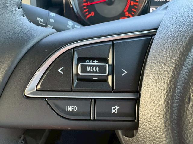 ジムニー ＸＣ【届出済未使用車・４型・４ＡＴ・４ＷＤ・クルコン】　◆走行９５ｋｍ◆和歌山仕入◆ＬＥＤオートライト＆フォグ◆ヘッドライトウォッシャー◆衝突被害軽減ブレーキ◆車線逸脱警報◆エンジンプッシュスタート◆シートヒーター◆純正１６ＡＷ◆背面タイヤ◆保証書＆記録簿（20枚目）