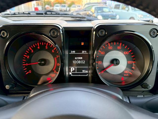 ジムニー ＸＣ【届出済未使用車・４型・４ＡＴ・４ＷＤ・クルコン】　◆走行９５ｋｍ◆和歌山仕入◆ＬＥＤオートライト＆フォグ◆ヘッドライトウォッシャー◆衝突被害軽減ブレーキ◆車線逸脱警報◆エンジンプッシュスタート◆シートヒーター◆純正１６ＡＷ◆背面タイヤ◆保証書＆記録簿（22枚目）