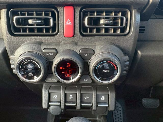 ジムニー ＸＣ【届出済未使用車・４型・４ＡＴ・４ＷＤ・クルコン】　◆走行９５ｋｍ◆和歌山仕入◆ＬＥＤオートライト＆フォグ◆ヘッドライトウォッシャー◆衝突被害軽減ブレーキ◆車線逸脱警報◆エンジンプッシュスタート◆シートヒーター◆純正１６ＡＷ◆背面タイヤ◆保証書＆記録簿（25枚目）