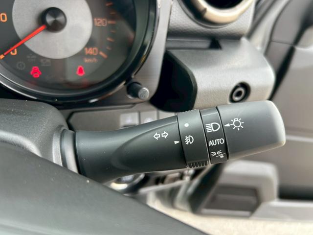 ジムニー ＸＣ【届出済未使用車・４型・５速マニュアル・４ＷＤターボ】　デュアルセンサーブレーキサポート　パーキングセンサー　シートヒーター　クルーズコントロール　ヒルディセントコントロール　ハイビームアシスト　ＬＥＤライト　ライトウォッシャー　純正１６ＡＷ　スマートキー（23枚目）