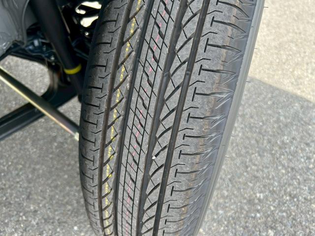 ジムニー ＸＣ【届出済未使用車・４型・５速マニュアル・４ＷＤターボ】　デュアルセンサーブレーキサポート　パーキングセンサー　シートヒーター　クルーズコントロール　ヒルディセントコントロール　ハイビームアシスト　ＬＥＤライト　ライトウォッシャー　純正１６ＡＷ　スマートキー（35枚目）