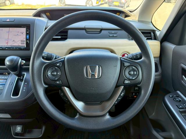 フリード G・ホンダセンシング【禁煙・スタットレス車載・ナビ&Bカメ】 ◆神奈川仕入◆衝突被害軽減ブレーキ◆車線逸脱警報◆両側自動スライド◆【Bluetooth対応純正SDナビ・地デジTV・DVD・SD録音・ETC】レーダークルーズ/社外15AW/アイドリングSTOP/(12枚目)