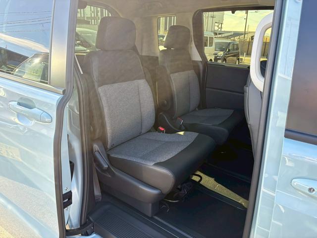 フリード e:HEVエアー EX登録済未使用車 マルチビューカメラ 純正11.4インチナビ ETC2.0 BSI・後退出庫サポート アダプティブドライビングビーム 両側電動スライドドア シートヒーター レザー調コンビシート リアクーラー パーキングセンサー 専用アルミ(16枚目)