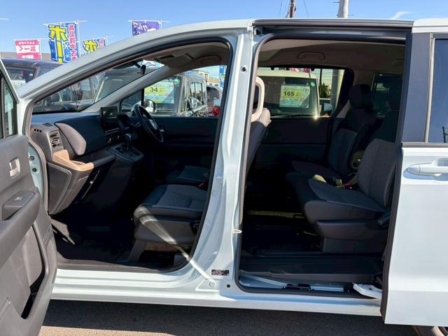 フリード e:HEVエアー EX登録済未使用車 マルチビューカメラ 純正11.4インチナビ ETC2.0 BSI・後退出庫サポート アダプティブドライビングビーム 両側電動スライドドア シートヒーター レザー調コンビシート リアクーラー パーキングセンサー 専用アルミ(23枚目)