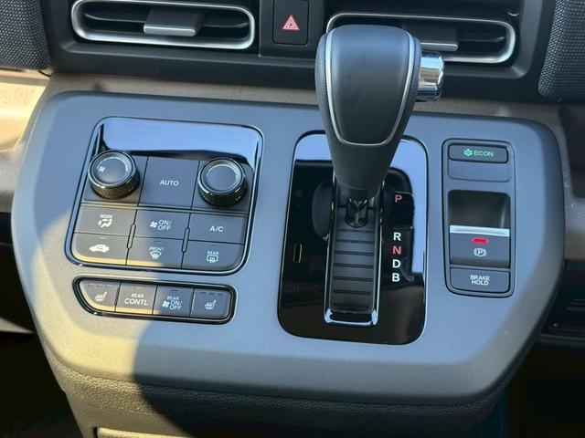 フリード e:HEVエアー EX登録済未使用車 マルチビューカメラ 純正11.4インチナビ ETC2.0 BSI・後退出庫サポート アダプティブドライビングビーム 両側電動スライドドア シートヒーター レザー調コンビシート リアクーラー パーキングセンサー 専用アルミ(39枚目)