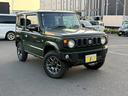 ジムニー ＸＣ【届出済未使用車・４型・４ＡＴ・４ＷＤ・クルコン】　◆走行９５ｋｍ◆和歌山仕入◆ＬＥＤオートライト＆フォグ◆ヘッドライトウォッシャー◆衝突被害軽減ブレーキ◆車線逸脱警報◆エンジンプッシュスタート◆シートヒーター◆純正１６ＡＷ◆背面タイヤ◆保証書＆記録簿（6枚目）