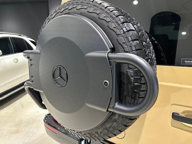 Ｇクラス Ｇ４００ｄ　ＡＭＧライン　Ｐｒｏｆｅｓｓｉｏｎａｌ　Ｅｄｉｔｉｏｎ　ナッパレザーシート　プロフェッショナルルーフラック／ラダー／タイヤホルダー　ブルメスターサラウンドシステム　ナイトパッケージ　シートヒーター　シートベンチレー（11枚目）