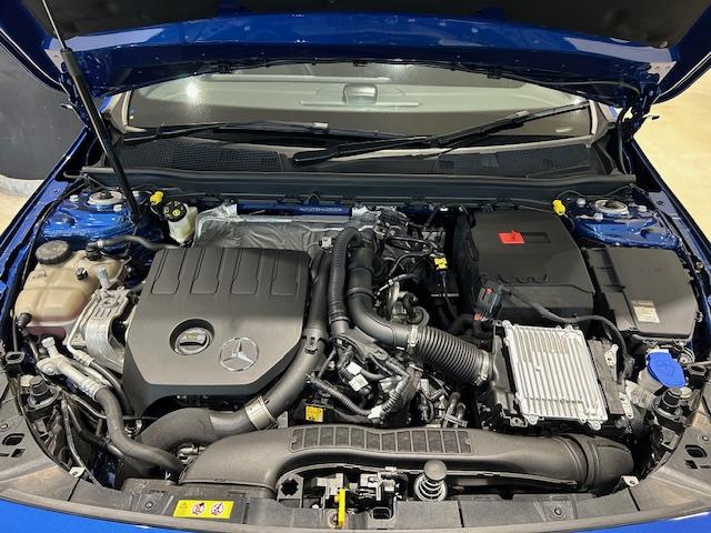 Ａクラス Ａ１８０　ＡＭＧラインパッケージ　弊社デモカーアップ　認定中古車保証２年　ＡＭＧラインパッケージ　ナビゲーションパッケージ　レーダーセーフティーパッケージ　リアビューカメラ　デジタルコックピットディスプレイ　キーレスゴー（8枚目）