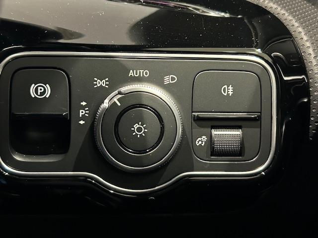 Ａクラス Ａ１８０　ＡＭＧラインパッケージ　弊社デモカーアップ　認定中古車保証２年　ＡＭＧラインパッケージ　ナビゲーションパッケージ　レーダーセーフティーパッケージ　リアビューカメラ　デジタルコックピットディスプレイ　キーレスゴー（24枚目）