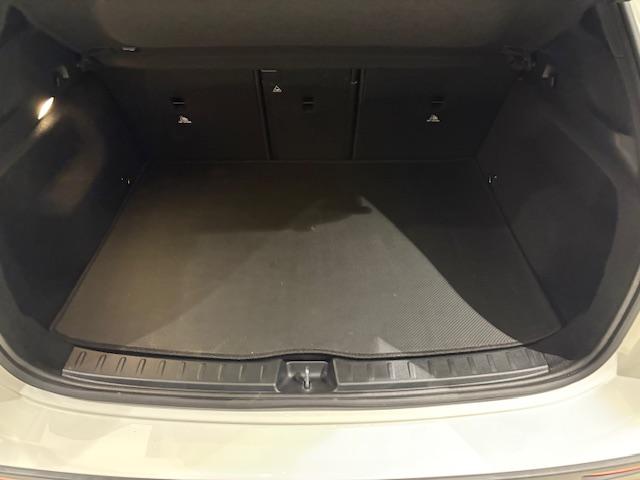 ＧＬＡクラス ＧＬＡ２００ｄ　４マチック　ＡＭＧラインパッケージ　認定中古車保証２年　ＡＭＧラインパッケージ　レーダーセーフティーパッケージ　３６０°カメラシステム　アンビエントライト　シートヒーター　メモリー付きパワーシート　キーレスゴー　ワイヤレスチャージング（4枚目）