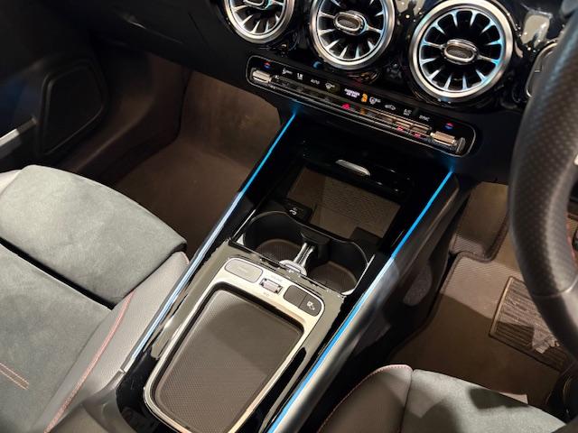 ＧＬＡクラス ＧＬＡ２００ｄ　４マチック　ＡＭＧラインパッケージ　認定中古車保証２年　ＡＭＧラインパッケージ　レーダーセーフティーパッケージ　３６０°カメラシステム　アンビエントライト　シートヒーター　メモリー付きパワーシート　キーレスゴー　ワイヤレスチャージング（14枚目）