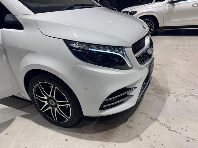 Vクラス V220dエクスクルーシブロングプラチナスイート パノラミックスライディングルーフ 本革巻きステアリングホイール Burmesterサラウンドサウンドシステム シートベンチレーター シートヒーター 360°カメラシステム  アンビエントライト(5枚目)
