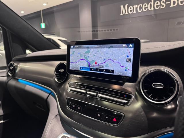 Vクラス V220dエクスクルーシブロングプラチナスイート パノラミックスライディングルーフ 本革巻きステアリングホイール Burmesterサラウンドサウンドシステム シートベンチレーター シートヒーター 360°カメラシステム  アンビエントライト(9枚目)