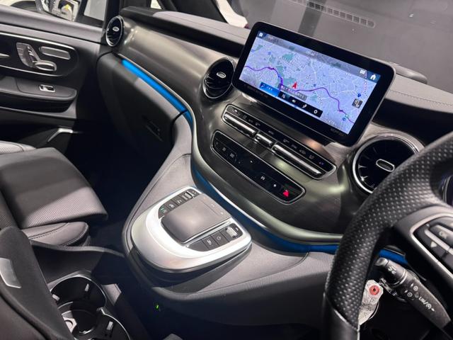 Vクラス V220dエクスクルーシブロングプラチナスイート パノラミックスライディングルーフ 本革巻きステアリングホイール Burmesterサラウンドサウンドシステム シートベンチレーター シートヒーター 360°カメラシステム  アンビエントライト(10枚目)