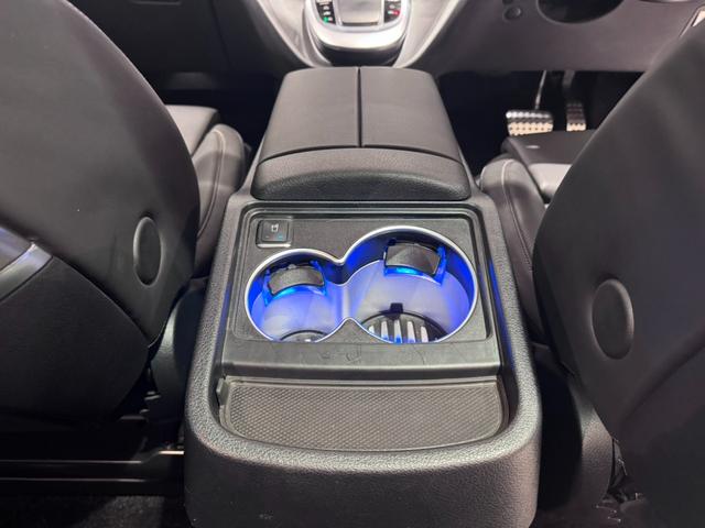 Vクラス V220dエクスクルーシブロングプラチナスイート パノラミックスライディングルーフ 本革巻きステアリングホイール Burmesterサラウンドサウンドシステム シートベンチレーター シートヒーター 360°カメラシステム  アンビエントライト(18枚目)