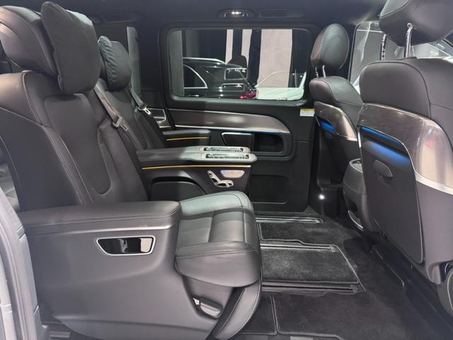 Vクラス V220dエクスクルーシブロングプラチナスイート パノラミックスライディングルーフ 本革巻きステアリングホイール Burmesterサラウンドサウンドシステム シートベンチレーター シートヒーター 360°カメラシステム  アンビエントライト(20枚目)