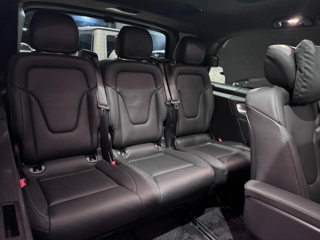 Vクラス V220dエクスクルーシブロングプラチナスイート パノラミックスライディングルーフ 本革巻きステアリングホイール Burmesterサラウンドサウンドシステム シートベンチレーター シートヒーター 360°カメラシステム  アンビエントライト(22枚目)