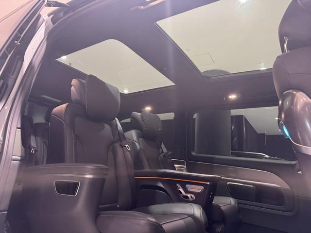 Vクラス V220dエクスクルーシブロングプラチナスイート パノラミックスライディングルーフ 本革巻きステアリングホイール Burmesterサラウンドサウンドシステム シートベンチレーター シートヒーター 360°カメラシステム  アンビエントライト(23枚目)