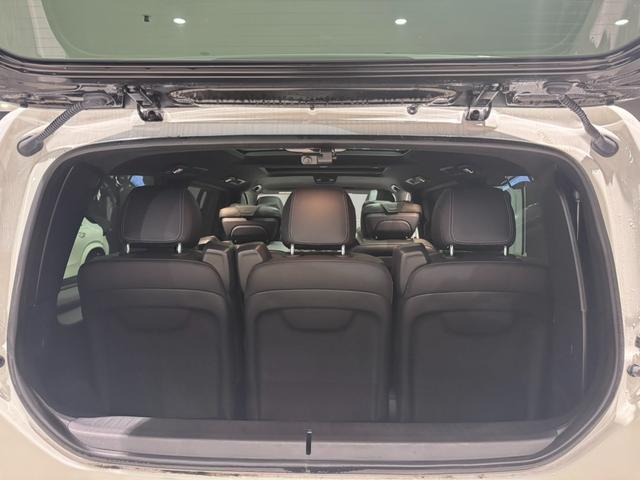 Vクラス V220dエクスクルーシブロングプラチナスイート パノラミックスライディングルーフ 本革巻きステアリングホイール Burmesterサラウンドサウンドシステム シートベンチレーター シートヒーター 360°カメラシステム  アンビエントライト(26枚目)
