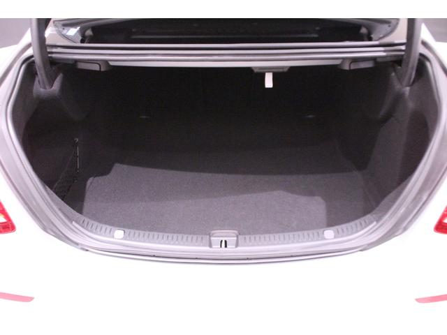 Ｅクラス Ｅ２００　アバンギャルド　スポーツ　認定中古車２年保証／マルチビームＬＥＤヘッドライト／メモリー付きパワーシート／シートヒーター／ＡＭＧライン／コマンドシステム／アップルカープレイ／アンビエントライト６４色／アダプティブクルーズコントロ（4枚目）