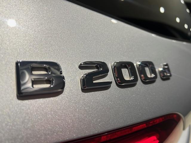 Ｂクラス Ｂ２００ｄ　認定中古車　パノラミックスライディングルーフ　本革シート　　アンビエントライト６４色　メモリー付きパワーシート　自動再発進機能　歩行者／飛び出し検知機能　レーンキープアシスト　ブラインドスポットアシス（9枚目）