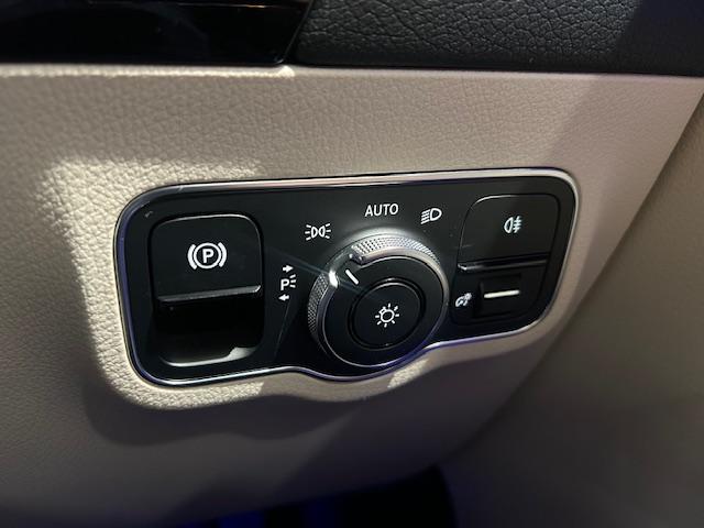 Ｂクラス Ｂ２００ｄ　認定中古車　パノラミックスライディングルーフ　本革シート　　アンビエントライト６４色　メモリー付きパワーシート　自動再発進機能　歩行者／飛び出し検知機能　レーンキープアシスト　ブラインドスポットアシス（28枚目）