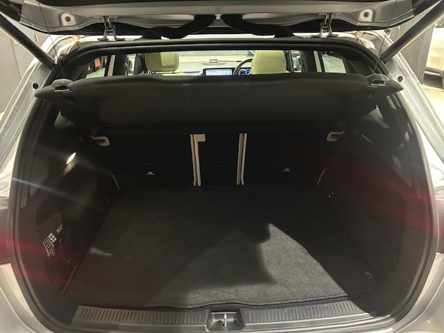 Ｂクラス Ｂ２００ｄ　認定中古車　パノラミックスライディングルーフ　本革シート　　アンビエントライト６４色　メモリー付きパワーシート　自動再発進機能　歩行者／飛び出し検知機能　レーンキープアシスト　ブラインドスポットアシス（42枚目）