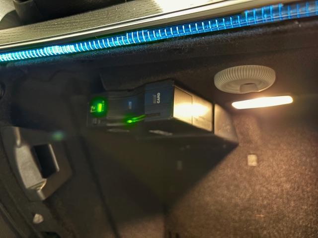 Eクラス E300 スポーツ 認定中古車 360°カメラシステム パノラミックスライディングルーフ ヘッドアップディスプレイ 本革シート Blumesterサラウンド エアバランスパッケージ メモリー付きパワーシート(5枚目)