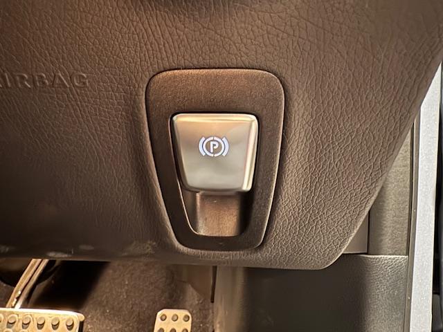 Eクラス E300 スポーツ 認定中古車 360°カメラシステム パノラミックスライディングルーフ ヘッドアップディスプレイ 本革シート Blumesterサラウンド エアバランスパッケージ メモリー付きパワーシート(13枚目)