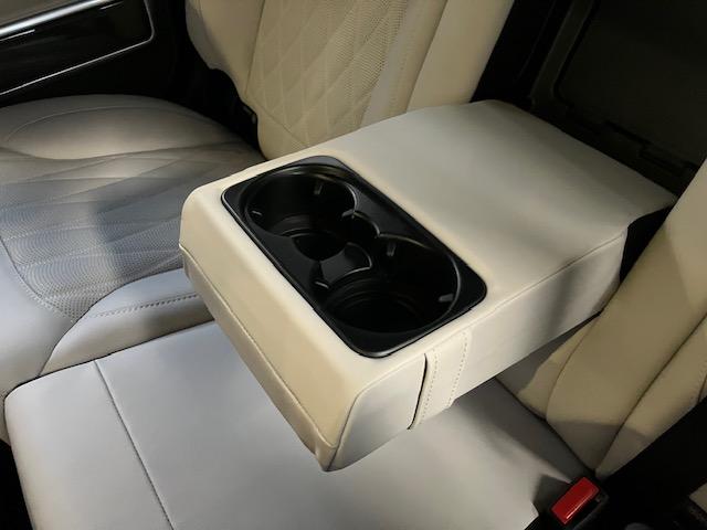 Ｇクラス Ｇ６３　ＡＭＧレザーエクスクルーシブパッケージ　マットブラック２１インチアルミ／ＡＭＧカーボンファイバーインテリアトリム／Ｇｍａｎｕｆａｋｔｕｒインテリアプラスパッケージ／Ｇｍａｎｕｆａｋｔｕｒプログラム＋／ナッパレザーシート／リラクゼーション機能（4枚目）