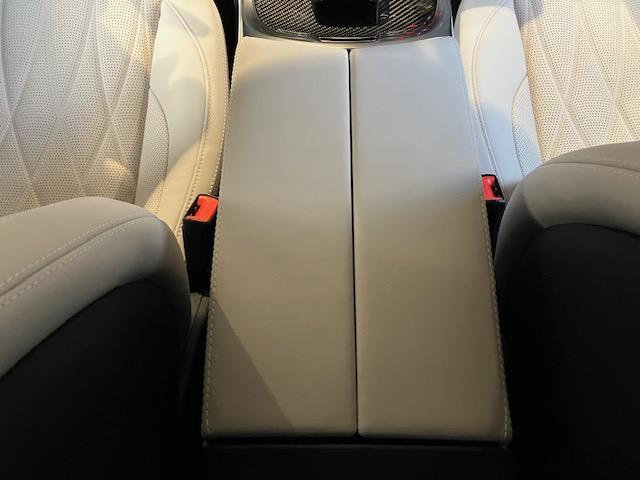 Ｇクラス Ｇ６３　ＡＭＧレザーエクスクルーシブパッケージ　マットブラック２１インチアルミ／ＡＭＧカーボンファイバーインテリアトリム／Ｇｍａｎｕｆａｋｔｕｒインテリアプラスパッケージ／Ｇｍａｎｕｆａｋｔｕｒプログラム＋／ナッパレザーシート／リラクゼーション機能（27枚目）