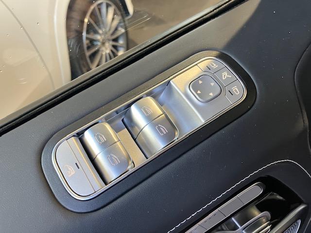 Ｇクラス Ｇ６３　ＡＭＧレザーエクスクルーシブパッケージ　マットブラック２１インチアルミ／ＡＭＧカーボンファイバーインテリアトリム／Ｇｍａｎｕｆａｋｔｕｒインテリアプラスパッケージ／Ｇｍａｎｕｆａｋｔｕｒプログラム＋／ナッパレザーシート／リラクゼーション機能（41枚目）