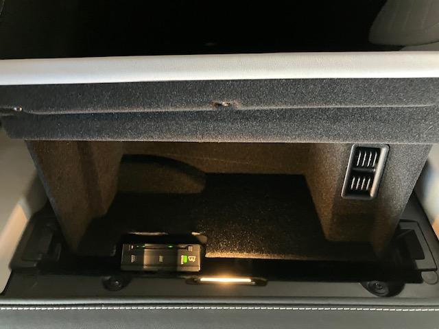 Ｇクラス Ｇ６３　ＡＭＧレザーエクスクルーシブパッケージ　マットブラック２１インチアルミ／ＡＭＧカーボンファイバーインテリアトリム／Ｇｍａｎｕｆａｋｔｕｒインテリアプラスパッケージ／Ｇｍａｎｕｆａｋｔｕｒプログラム＋／ナッパレザーシート／リラクゼーション機能（53枚目）