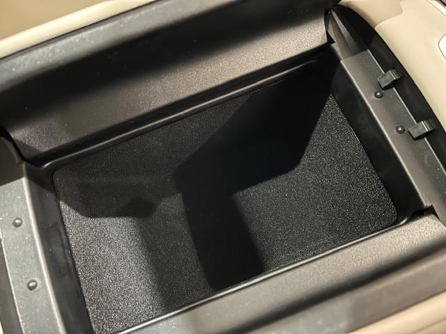 �����Z�f�X�E�x���c�̃{�f�B�\���ɂ͏Ռ��z���X�y�[�X���킴�Ɗm�ۂ��邱�ƂŖ�����Ԃ������ۂ̏Ռ����u���ɓ������܂��B����ɂ��̒��ɂ͊��ȃt���[��������ԓ��Ɋ댯�����N�����Ȃ��\���ɂȂ��Ă���܂��B