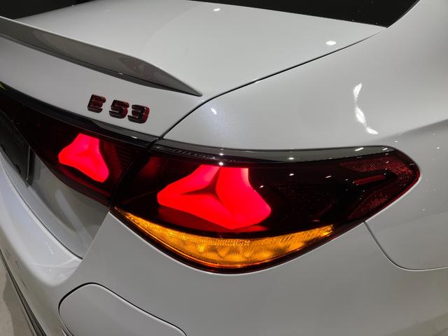 Ｅクラス Ｅ５３　ハイブリッド　４マチック＋　デジタルインテリアパッケージ／ＭＢＵＸスーパースクリーン／アドバンスドパッケージ／パノラミックスライディングルーフ／ヘッドアップディスプレイ／アドバンスドパーキングパッケージ／ＥＴＣ（53枚目）