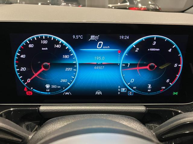 ＧＬＡクラス ＧＬＡ２００ｄ　４マチック　ＡＭＧライン　弊社ユーザー下取　認定中古車保証２年　ＡＭＧライン　ナビゲーションパッケージ　レーダーセーフティーパッケージ　３６０°カメラ　アンビエントライト　ＭＢＵＸ　メモリー付きフルパワーシート　キーレスゴー（30枚目）