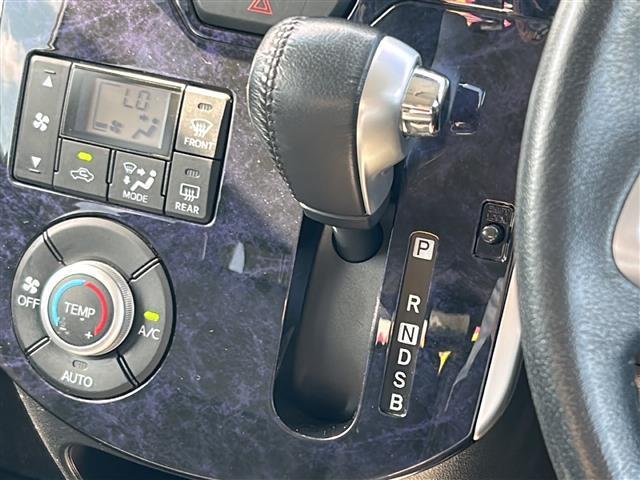 タント カスタムＲＳ　トップエディションＳＡＩＩＩ　禁煙車　両側電動ドア　社外ナビ　Ｂカメラ　ＬＥＤヘッドライト　スマートアシスト　レーンキープ　オートハイビーム　リアパーキングセンサー　ハーフレザーシート　シートヒーター　横滑り防止装置　純正ＡＷ（9枚目）