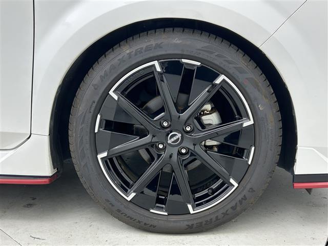 オーラ ニスモ　禁煙車／プロパイロット／エマブレ／ＢＳＭ／オートハイビーム／全周囲モニター／純正ＯＰナビ／フルセグＴＶ／ハーフレザー／シートヒーター／ＬＥＤヘッドライト／ドラレコ／ＥＴＣ２．０／ワイヤレス充電（16枚目）