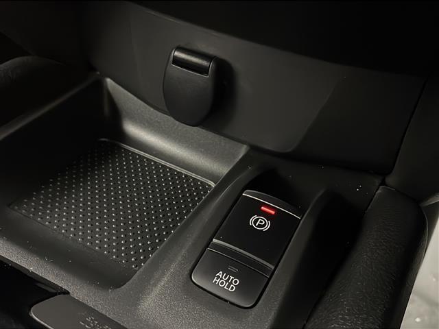 エクストレイル ２０Ｘｉ　ハイブリッド　禁煙車／全方位カメラ／衝突軽減／純正９型ナビ／デジタルインナーミラー／前席シートヒーター／ＬＥＤヘッドライト／ＬＥＤフォグライト／電動パーキングブレーキ／ＡＵＴＯＨＯＬＤ／パワーバックドア／ＥＴＣ（11枚目）