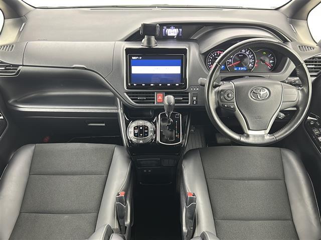ノア Si ダブルバイビーII 禁煙車/純正12.1型フリップダウンモニター/トヨタセーフティ/クルコン/純正9型ナビ/フルセグ/両側電動ドア/ソナー/ビルトインETC/ドラレコ/ハーフレザーシート/スマキー×2/ロールサンシェード(2枚目)