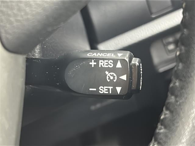 ノア Si ダブルバイビーII 禁煙車/純正12.1型フリップダウンモニター/トヨタセーフティ/クルコン/純正9型ナビ/フルセグ/両側電動ドア/ソナー/ビルトインETC/ドラレコ/ハーフレザーシート/スマキー×2/ロールサンシェード(5枚目)