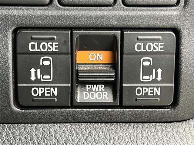 ノア Si ダブルバイビーII 禁煙車/純正12.1型フリップダウンモニター/トヨタセーフティ/クルコン/純正9型ナビ/フルセグ/両側電動ドア/ソナー/ビルトインETC/ドラレコ/ハーフレザーシート/スマキー×2/ロールサンシェード(6枚目)